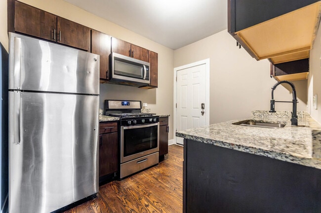 Building Photo - 620 E 73rd St