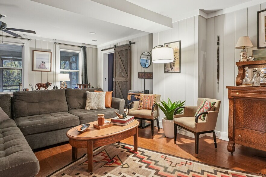 Building Photo - 916 E End Rd