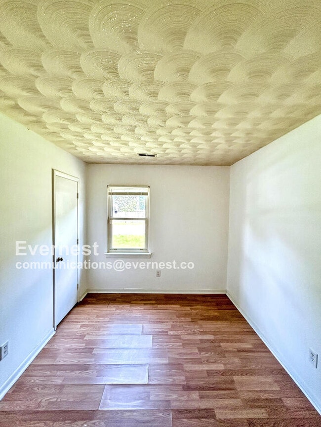 Building Photo - 818 Bedrock Ln