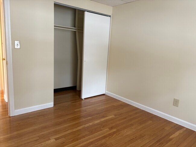 Building Photo - 1731 Highland Apartment