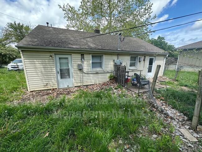 Building Photo - 3721 NE 43rd Terrace