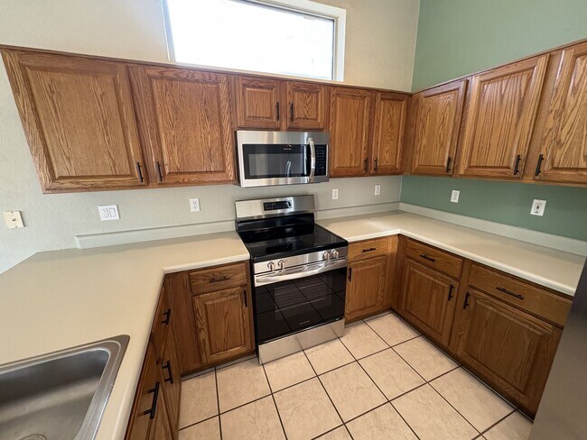 Building Photo - Great eastside location Pet friendly