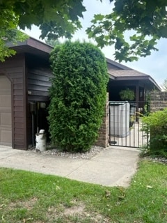 front - 2130 Hammond Pl E