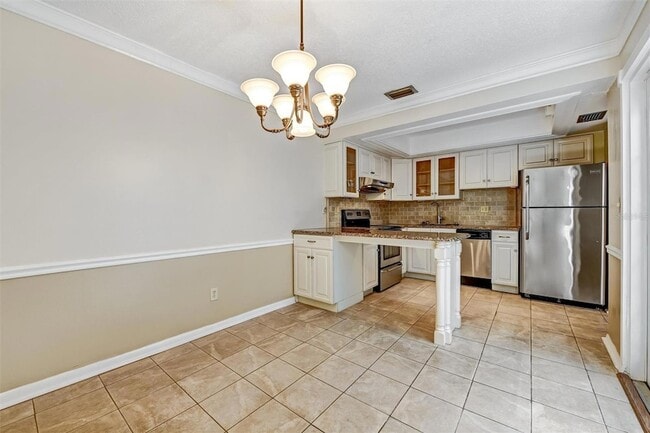 Building Photo - 2833 Orange Tree Cir N