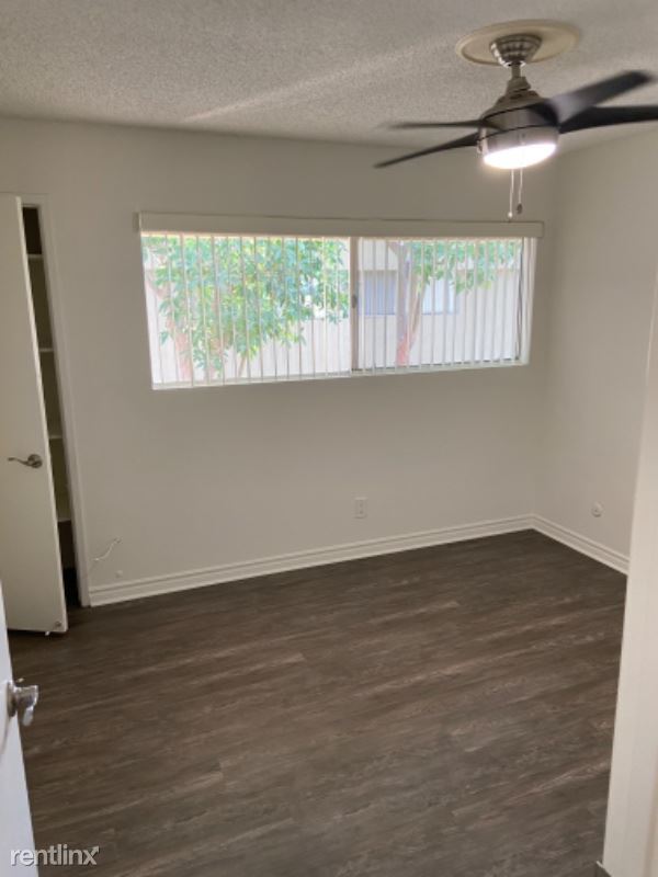 Building Photo - 420 N Loara St