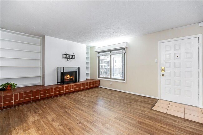 Building Photo - 505 W 7th St