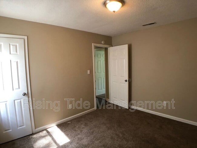 Building Photo - 1200 Birchwood St