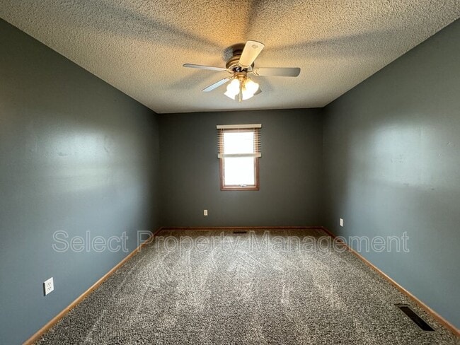 Building Photo - 627 Benderlock Way