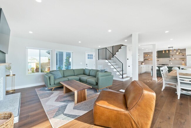 Building Photo - Costa Mesa, Panoramic Views, Pool - Fully ...