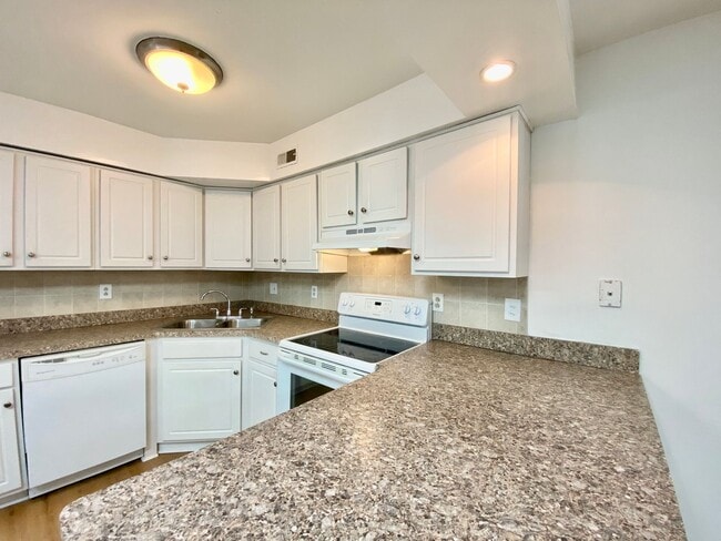 Building Photo - Spacious Condo One Mile to the Beach! One Living Level - Pet Friendly - Private Patio - Ready 05-...