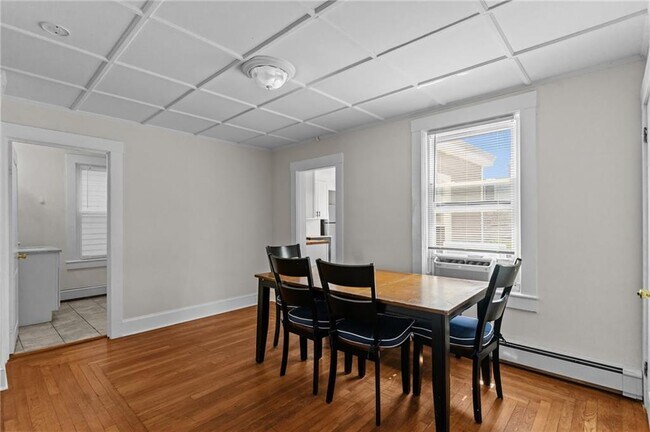 Building Photo - 11 Young St