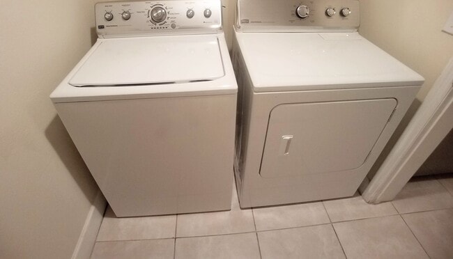 Building Photo - Gorgeous 2/2 condo for rent next to Waterford Lakes Town Center and UCF.