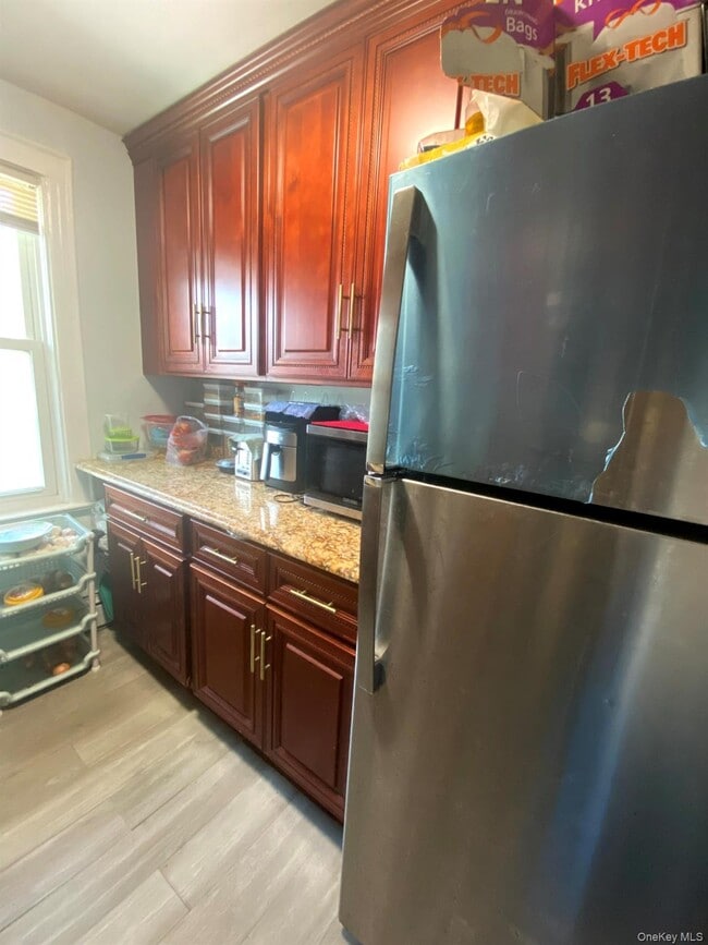 Building Photo - 107-02 Pinegrove St