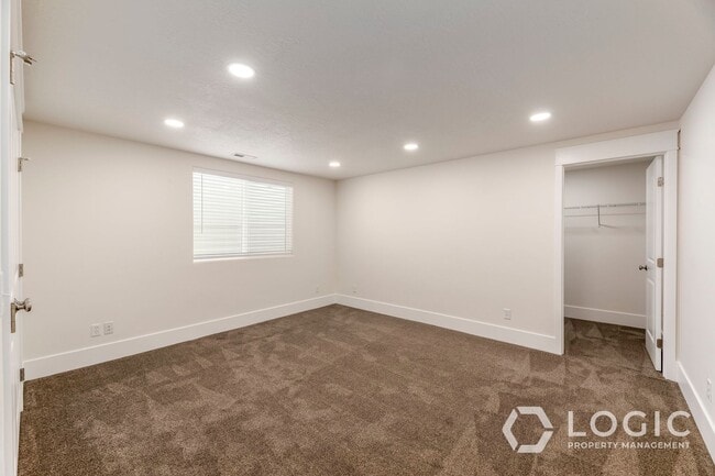 Building Photo - Brand New Basement Apartment With Private ...