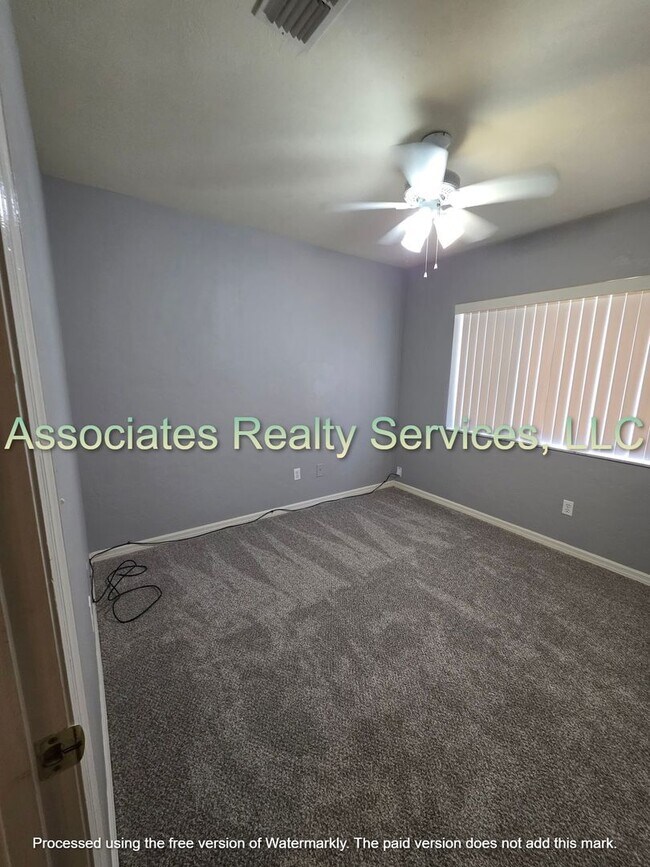 Building Photo - 2 bed/1.5 baths in Shell Rock Villas- 2 We...