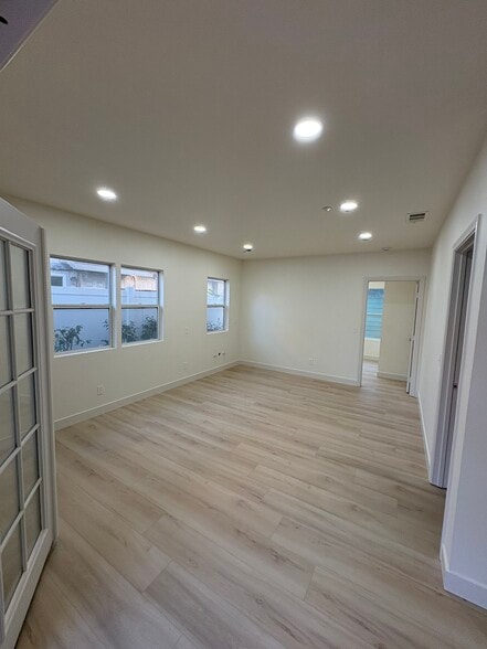 Primary Photo - 228 W Colorado Blvd