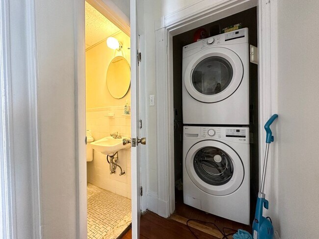 Building Photo - 46 Dana St