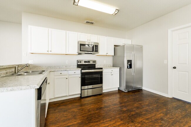 Building Photo - 536 Bromley Ct