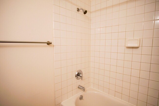 Building Photo - Irvington 1Bdr w/Patio Ready Late October!