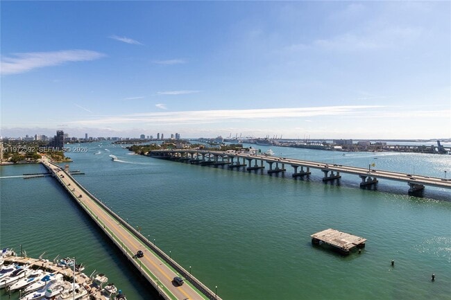 Building Photo - 555 NE 15th St