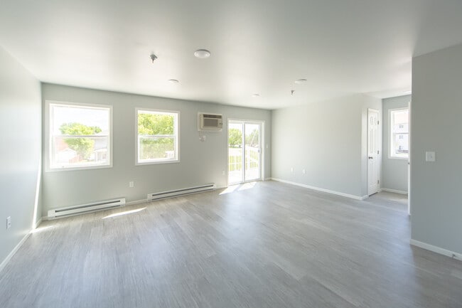 Building Photo - 1701 Dakota Dr N