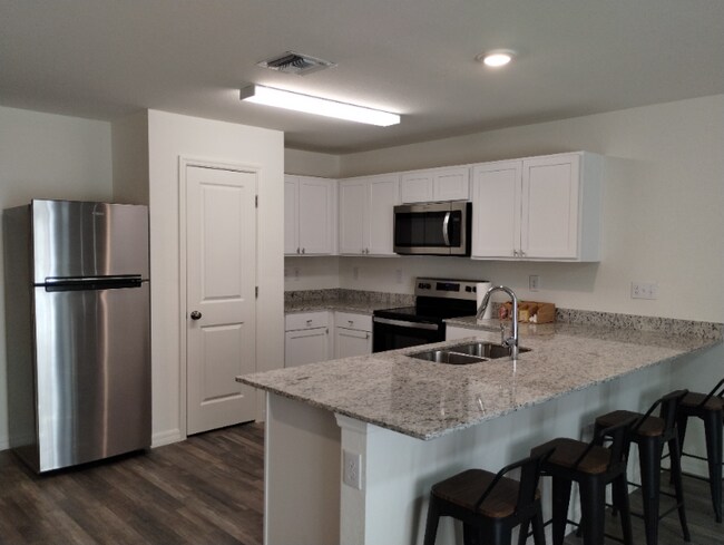 Building Photo - 213 Hagan Ave S