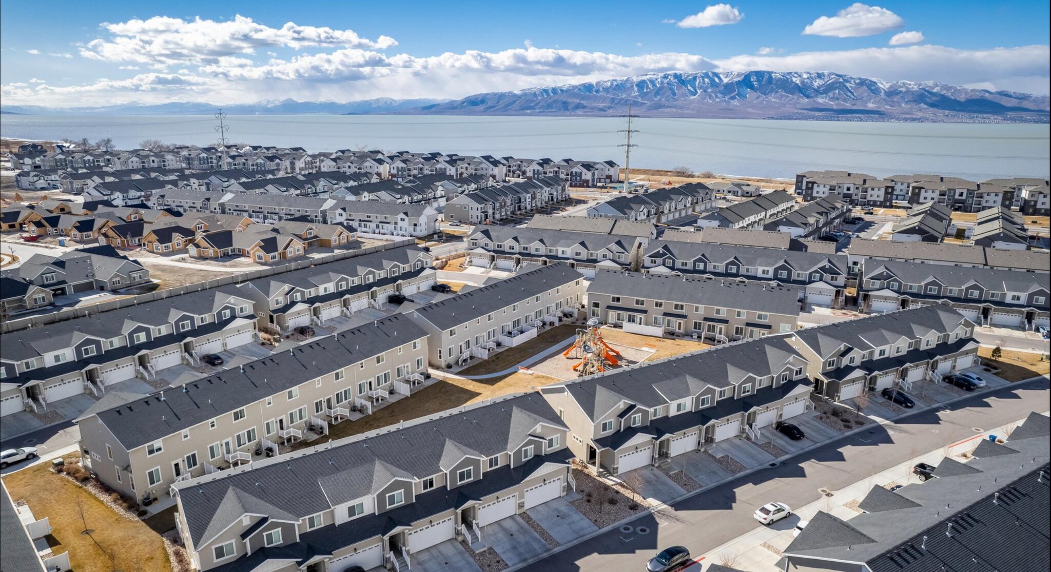 Building Photo - 203 W Silver Springs Dr