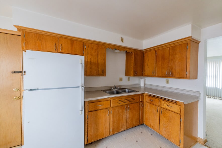 Kitchen - 3061 S 72nd St