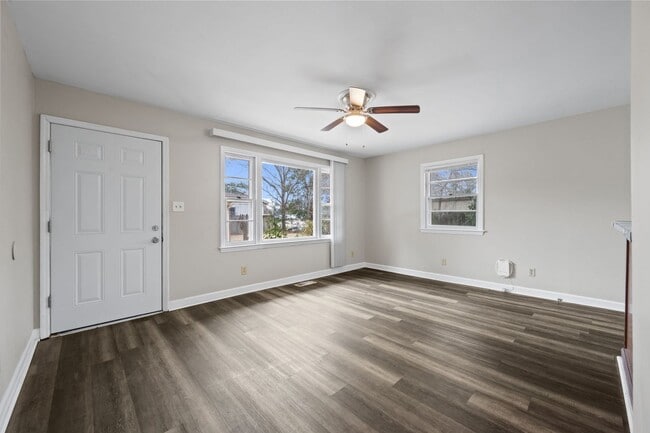 Building Photo - Welcome to Lakeview Park!