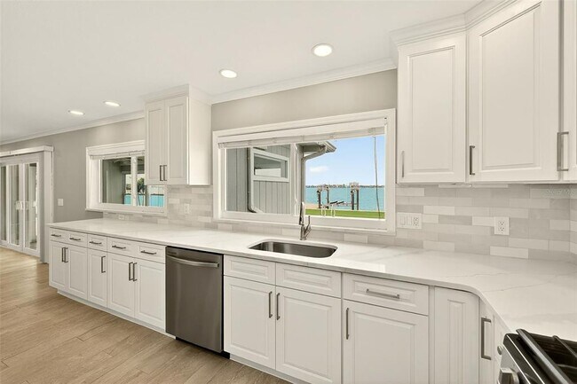 Building Photo - 5434 Oakhurst Dr