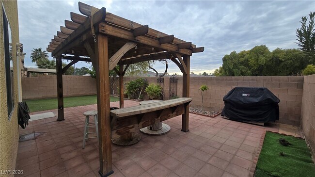 Building Photo - 5205 El Castano Ave