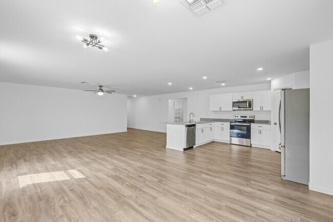 Building Photo - 1796 W Laguna Dr