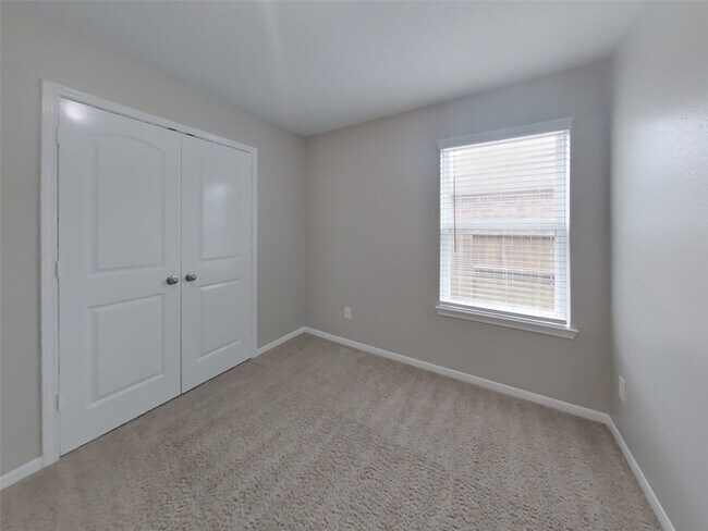Building Photo - 328 Summer Horse Dr