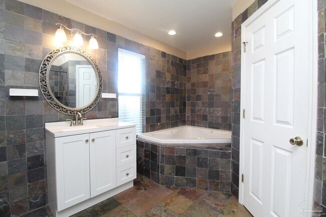 Building Photo - 639 Saleta St