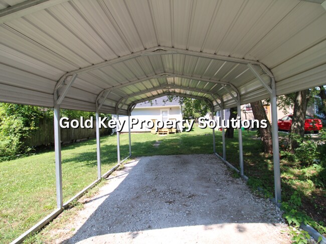 Building Photo - Fully Renovated 3 BR 2 BA House with Upgraded Appliances (NO SECTION 8)