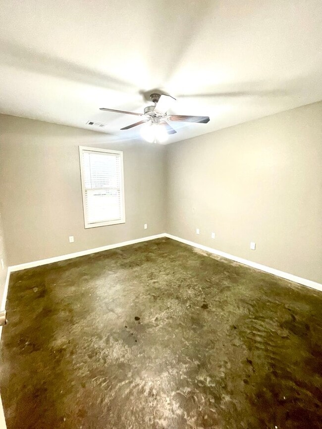 Building Photo - 3 Bedroom / 2 Bath In Pocahontas Available...