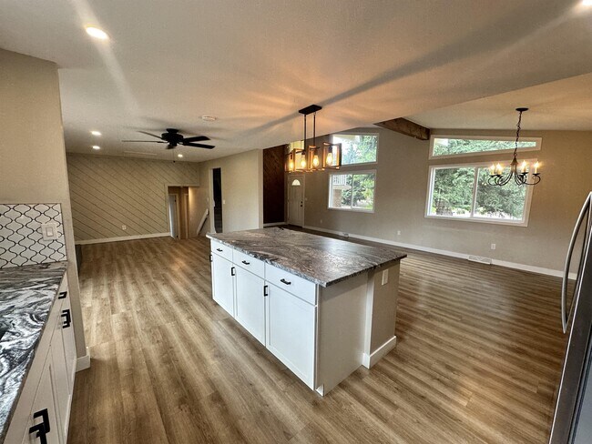 Building Photo - 7628 S Eaton Way