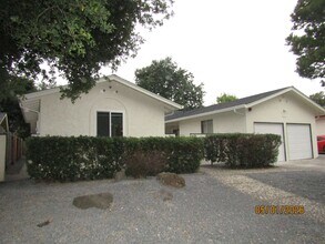 Building Photo - 625-627 Cordelia Dr