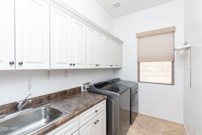Building Photo - 2310 W Sienna Bouquet Pl