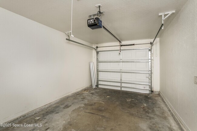 Building Photo - 2305 13th Pl SW