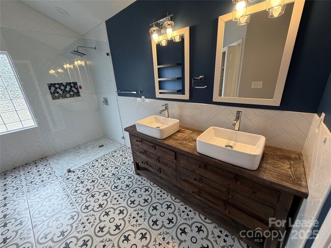 Building Photo - 8605 Tamarron Dr