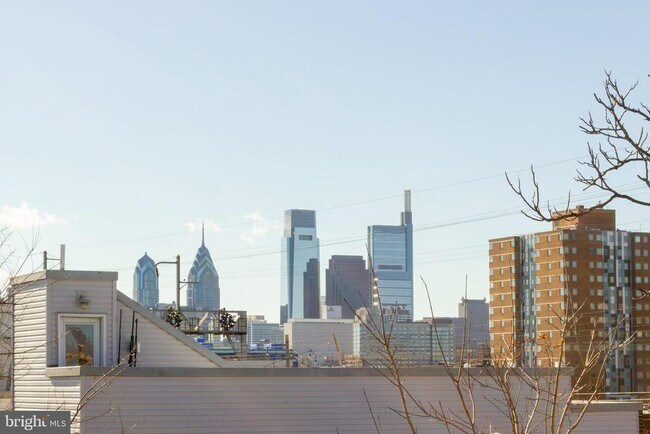Building Photo - 1544 N Darien St