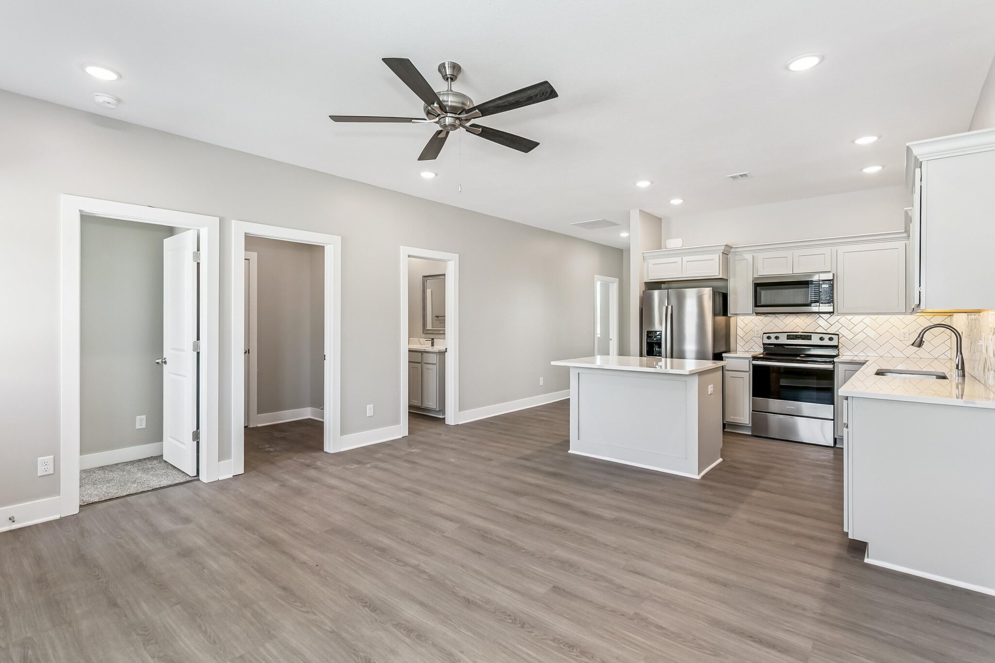 Building Photo - 105 Meadowbrook Dr