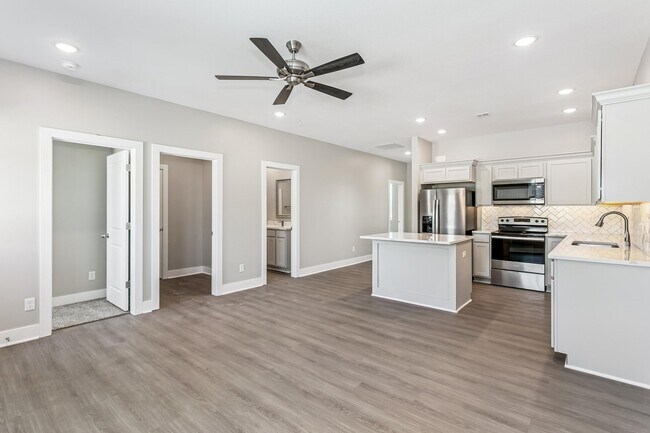 Building Photo - 109 Meadowbrook Dr