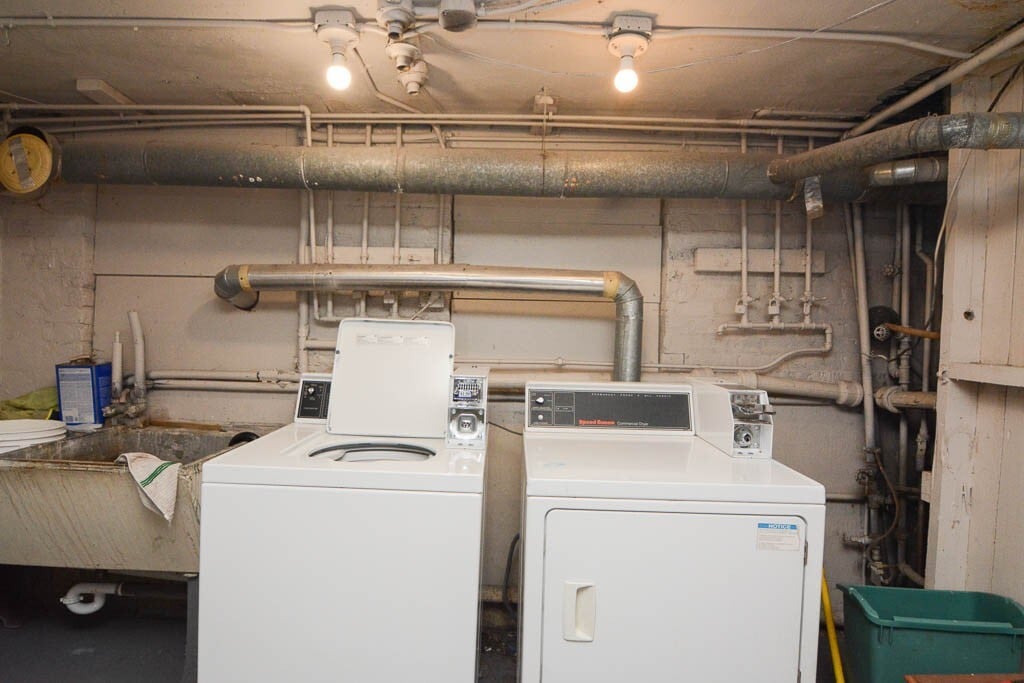 Building Photo - 2312 W Iowa St