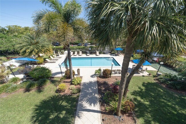 Building Photo - 701 NE 1st Ct