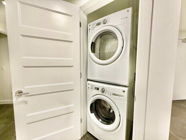 Building Photo - 385 S 400 E