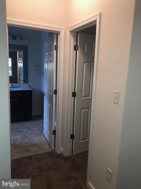 Building Photo - 10 Backwater Ct