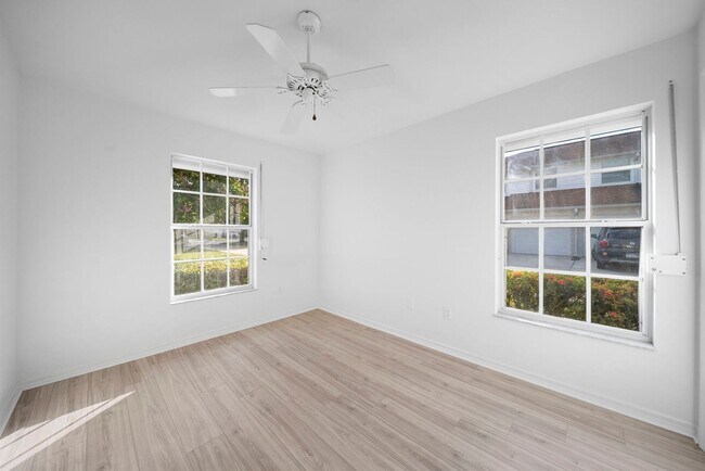 Building Photo - Annual Rental in Briarwood - 3 Bed 2 Bath Condo