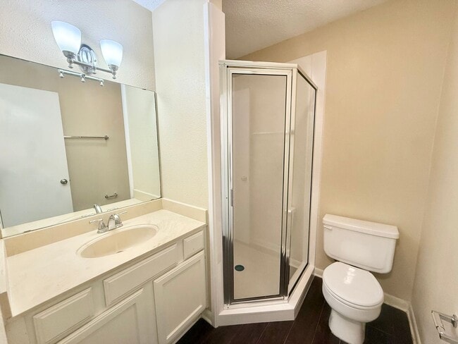 Building Photo - 2-bed/2-bath off Eagles Nest